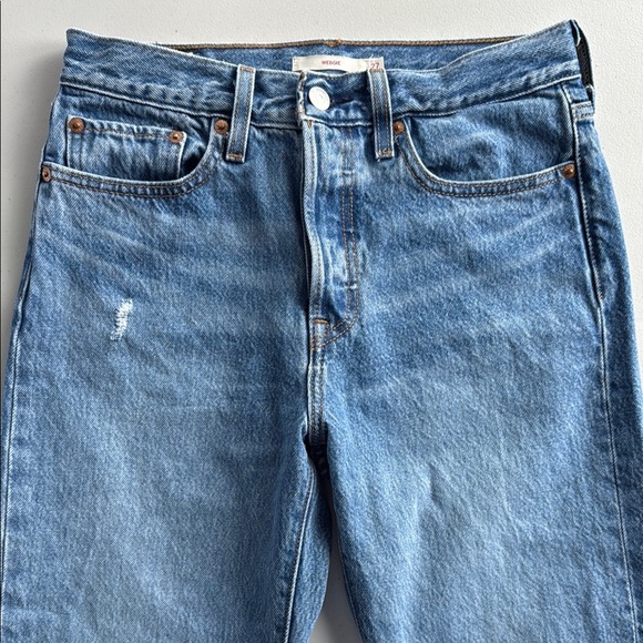 Levi's Wedgie Jeans Icon Fit High Rise Tapered Leg Light Wash - Picture 4 of 15